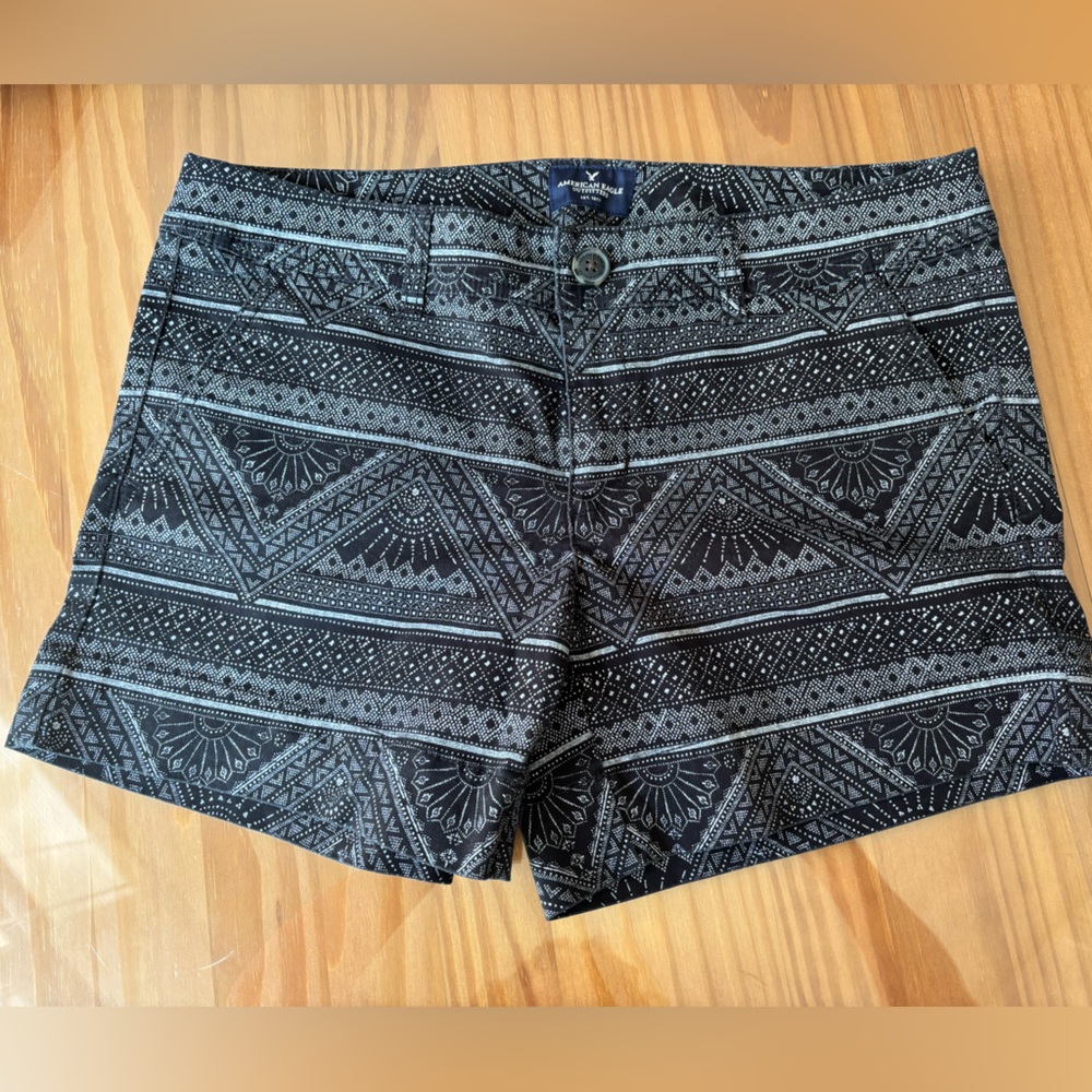 American Eagle Outfitters Black Patterned Women Shorts.  Excellent condition.
